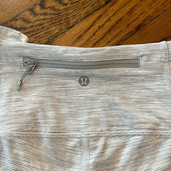 Lululemon Run With the Sun Cropped Leggings - Picture 4 of 5